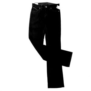 Wrangler Q-Baby Black Magic. Klassinen musta ratsastusfarkku satulaan.